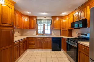 14 Sutton St, Smithfield, RI 02828 - Photo 9