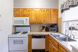 65 Darlingdale Ave, Pawtucket, RI 02961 - Photo 5