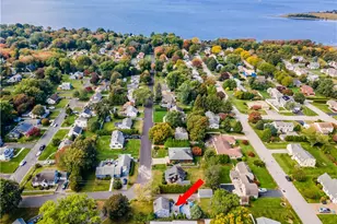 77 Cliff Dr, Bristol, RI 02809 - Photo 3