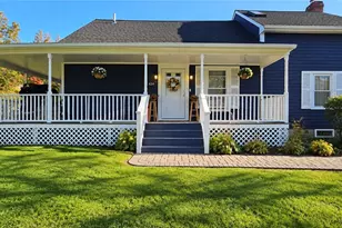 424 Buxton St, North Smithfield, RI 02896 - Photo 1