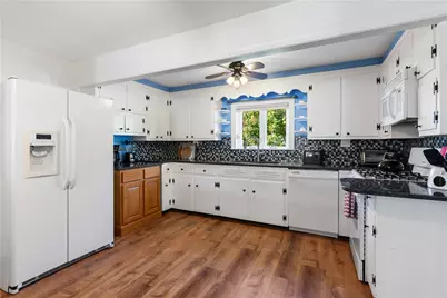 8 Wheeler Avenue, Bristol, RI 02809 - Photo 5