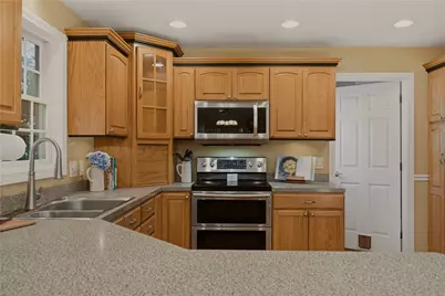 69 Carriage Drive, Portsmouth, RI 02871 - Photo 9