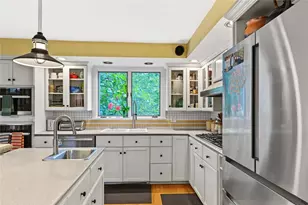 366 Morris Ave, Providence, RI 02906 - Photo 15