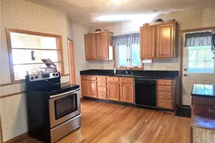 26 Collins St, Woonsocket, RI 02895 - Photo 3