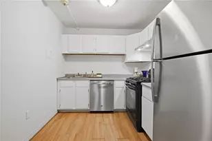 752 Quaker Ln, Warwick, RI 02818 - Photo 9