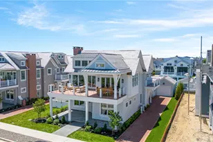811 Ocean Rd, Narragansett, RI 02882 - Photo 1