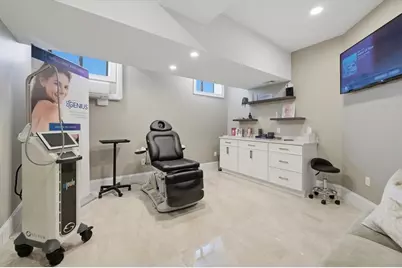 41 Rolfe Square, Cranston, RI 02910 - Photo 23