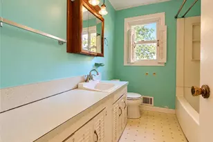 111 Wellspring Dr, Cranston, RI 02920 - Photo 13