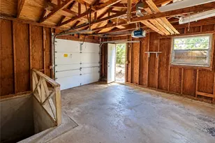 111 Wellspring Dr, Cranston, RI 02920 - Photo 27