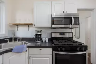 2 Goodwin St, Newport, RI 02840 - Photo 7