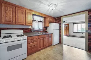 108 Falcon Ave, Warwick, RI 02888 - Photo 3
