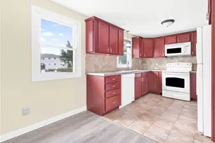 62 Beacon St, Cranston, RI 02910 - Photo 21