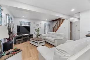 28 Englewood Ave, Pawtucket, RI 02860 - Photo 9