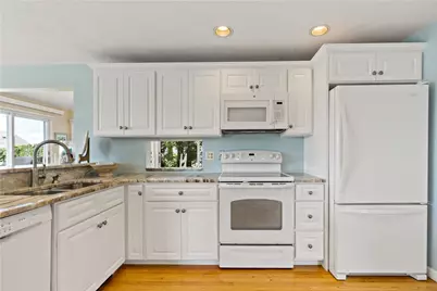 18 Warren Avenue, Middletown, RI 02840 - Photo 11
