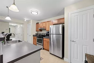 751 Metacom Avenue #10, Bristol, RI 02809 - Photo 9