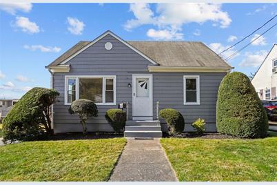 15 Smith Street, West Warwick, RI 02893 - Photo 1