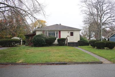 7 Wallis Avenue, Barrington, RI 02806 - Photo 1