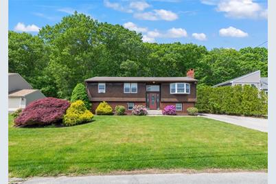 160 Mohawk Trail, Cranston, RI 02921 - Photo 1