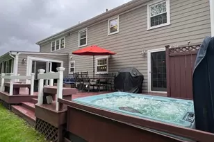 17 Meadowbrook Dr, Barrington, RI 02806 - Photo 1