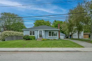 14 Dexter St, Newport, RI 02840 - Photo 1