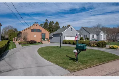 46 Berkeley Court, Middletown, RI 02842 - Photo 1