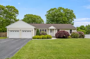 46 Bakewell Ct, Cranston, RI 02921 - Photo 1