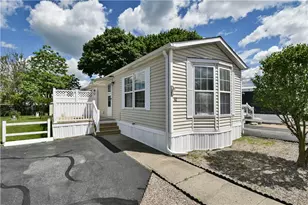 40 Lowell Ave, Pawtucket, RI 02861 - Photo 1
