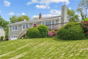 9 Algonquin Dr, Middletown, RI 02842 - Photo 1