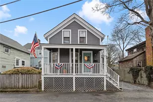 3 Prescott Pl, Newport, RI 02840 - Photo 1