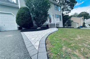 20 Canton Ct, Cranston, RI 02921 - Photo 1