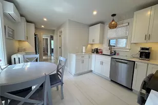 8 Barney St, Newport, RI 02840 - Photo 1