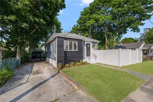 14 Center Ct, Warwick, RI 02889 - Photo 1