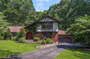 9 Beacon Hill Dr, Warwick, RI 02886 - Photo 1