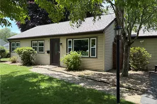 7 Hemlock Dr, Barrington, RI 02806 - Photo 1