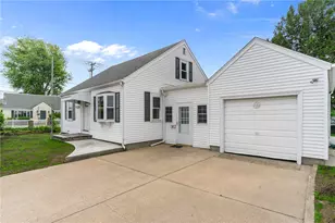 335 Carter Ave, Pawtucket, RI 02861 - Photo 1