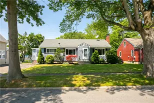 61 Richmond St, Bristol, RI 02809 - Photo 1