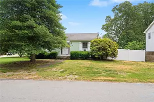 2 Glen Dr, Warwick, RI 02889 - Photo 1