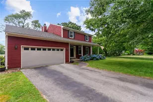 43 Peckham Pl, Bristol, RI 02809 - Photo 1