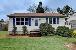 135 Holly Rd, South Kingstown, RI 02879 - Photo 1