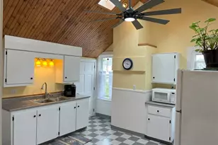 13 Newport Ave, Newport, RI 02840 - Photo 1