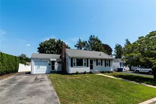 322 Garden City Dr, Cranston, RI 02920 - Photo 1