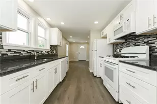 71 St Elizabeth St, Bristol, RI 02809 - Photo 1