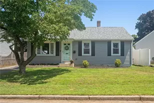 25 Elmcrest Dr, Pawtucket, RI 02861 - Photo 1