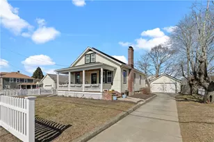 123 Beacon St, Middletown, RI 02842 - Photo 1