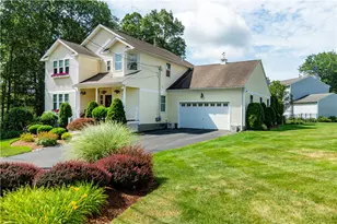 9 Wilshire Ln, Cranston, RI 02921 - Photo 1