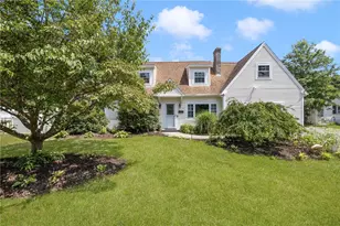 4 Magnolia Ln, Barrington, RI 02806 - Photo 1