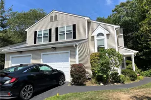 27 Venturi Green, North Providence, RI 02904 - Photo 1