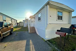 25 East Dr, East Providence, RI 02916 - Photo 1