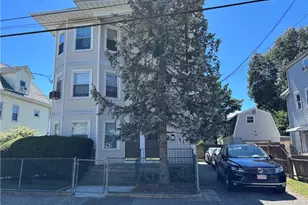 93 Oakland Ave, Pawtucket, RI 02861 - Photo 1