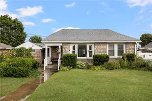 33 Busby St, Pawtucket, RI 02860 - Photo 1